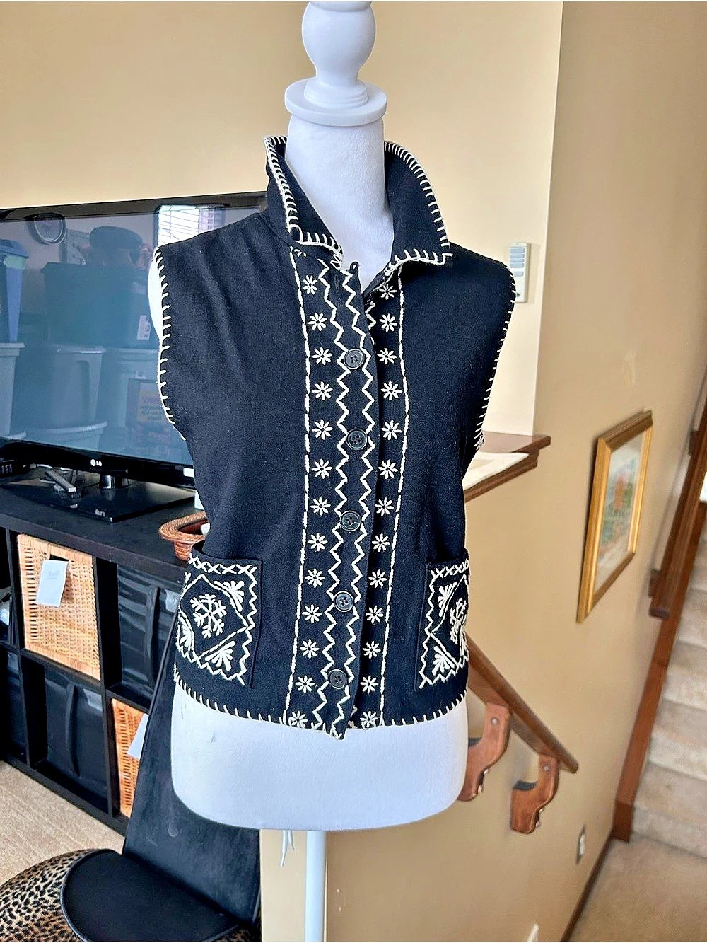 Vintage Talbots Embroidered Black Wool Blend Vest Size petite Medium